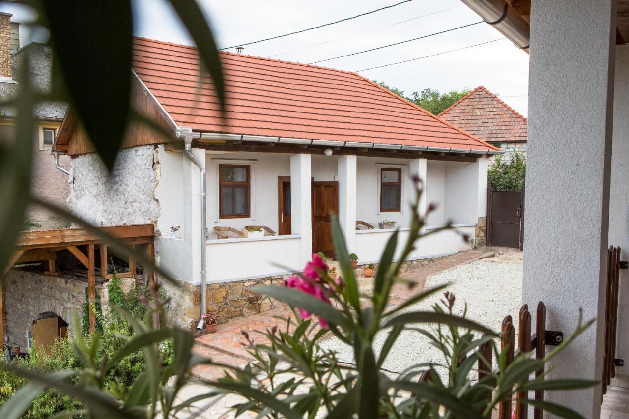 Tokaj Hill Panorama Guesthouse Серенч Экстерьер фото